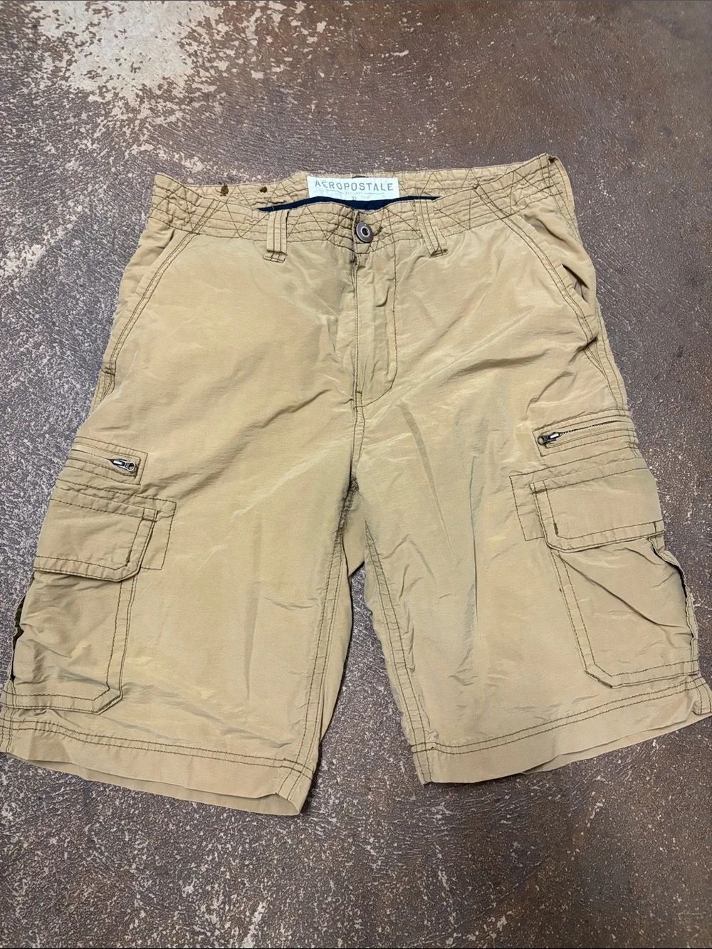 Aeropostale Men's Khaki Cargo Shorts with Multiple Pockets 32